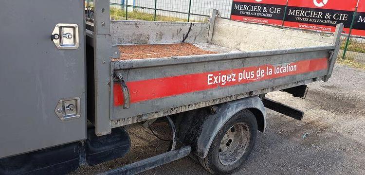 IVECO DAILY 35C13 BENNE AVEC COFFRE ACIER DIESEL – 156099 KMS – ANNEE 2016 ROUGE EG-671-QG