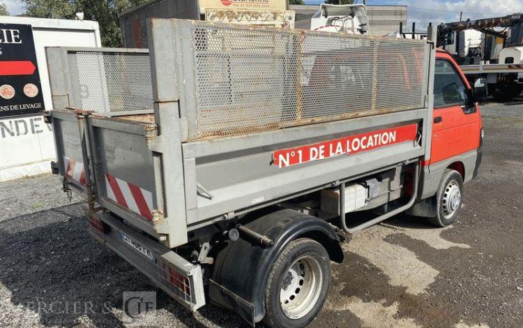 PIAGGIO PORTER AVEC BENNE BASCULANTE CU 880KG – 20954 KMS – ANNEE 2016 ROUGE EH-408-PK