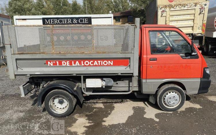 PIAGGIO PORTER AVEC BENNE BASCULANTE CU 880KG – 20954 KMS – ANNEE 2016 ROUGE EH-408-PK