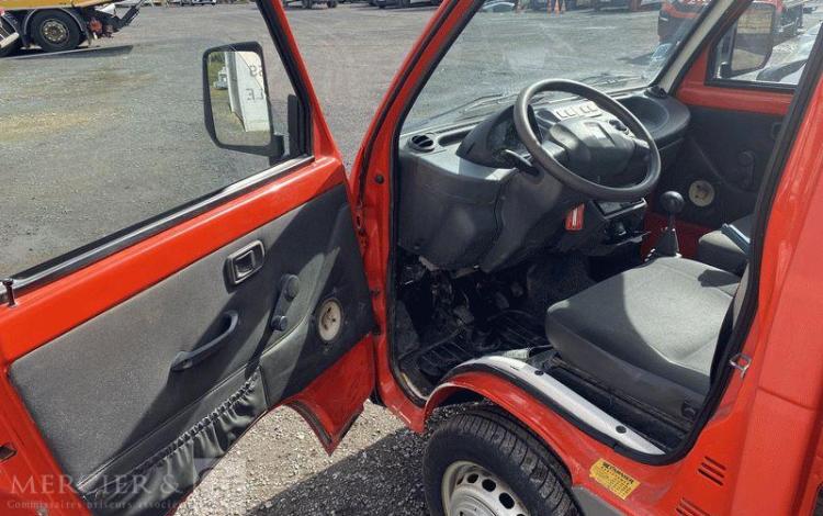 PIAGGIO PORTER AVEC BENNE BASCULANTE CU 880KG – 20954 KMS – ANNEE 2016 ROUGE EH-408-PK