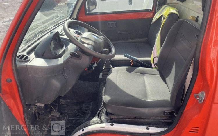 PIAGGIO PORTER AVEC BENNE BASCULANTE CU 880KG – 20954 KMS – ANNEE 2016 ROUGE EH-408-PK