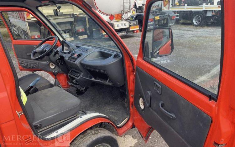 PIAGGIO PORTER AVEC BENNE BASCULANTE CU 880KG – 20954 KMS – ANNEE 2016 ROUGE EH-408-PK