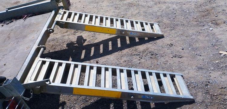 HUBIERE REMORQUE PORTE ENGIN 2 ESSIEUX – PTAC : 3,5 TONNES – ANNEE 2017  EJ-117-CE
