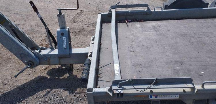 HUBIERE REMORQUE PORTE ENGIN 2 ESSIEUX – PTAC : 3,5 TONNES – ANNEE 2017  EJ-117-CE