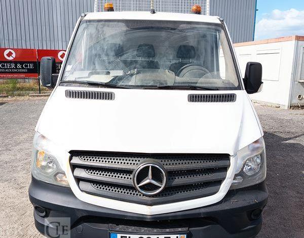 MERCEDES SPRINTER 2 2,2 D 143 CV BENNE AVEC COFFRE ACIER – DIESEL – 138102 KMS – AN 2017 BLANC EL-964-EJ