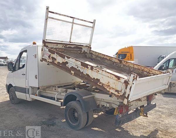MERCEDES SPRINTER 2 2,2 D 143 CV BENNE AVEC COFFRE ACIER – DIESEL – 138102 KMS – AN 2017 BLANC EL-964-EJ