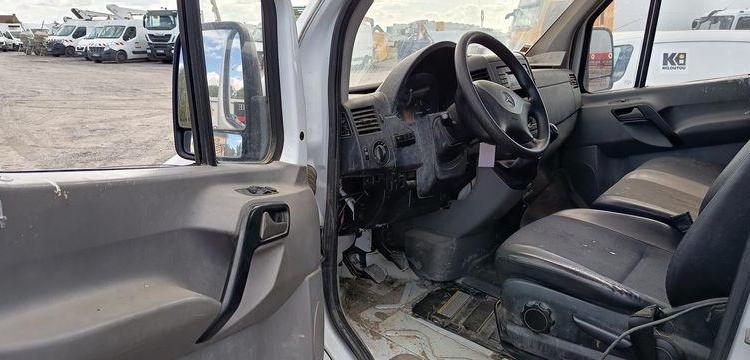 MERCEDES SPRINTER 2 2,2 D 143 CV BENNE AVEC COFFRE ACIER – DIESEL – 138102 KMS – AN 2017 BLANC EL-964-EJ