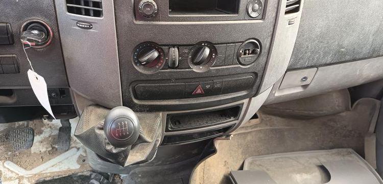 MERCEDES SPRINTER 2 2,2 D 143 CV BENNE AVEC COFFRE ACIER – DIESEL – 138102 KMS – AN 2017 BLANC EL-964-EJ