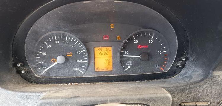 MERCEDES SPRINTER 2 2,2 D 143 CV BENNE AVEC COFFRE ACIER – DIESEL – 138102 KMS – AN 2017 BLANC EL-964-EJ