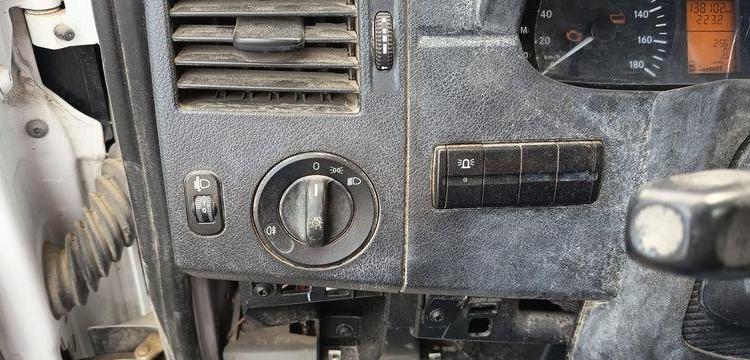 MERCEDES SPRINTER 2 2,2 D 143 CV BENNE AVEC COFFRE ACIER – DIESEL – 138102 KMS – AN 2017 BLANC EL-964-EJ