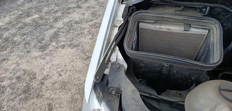 MERCEDES SPRINTER 2 2,2 D 143 CV BENNE AVEC COFFRE ACIER – DIESEL – 138102 KMS – AN 2017 BLANC EL-964-EJ