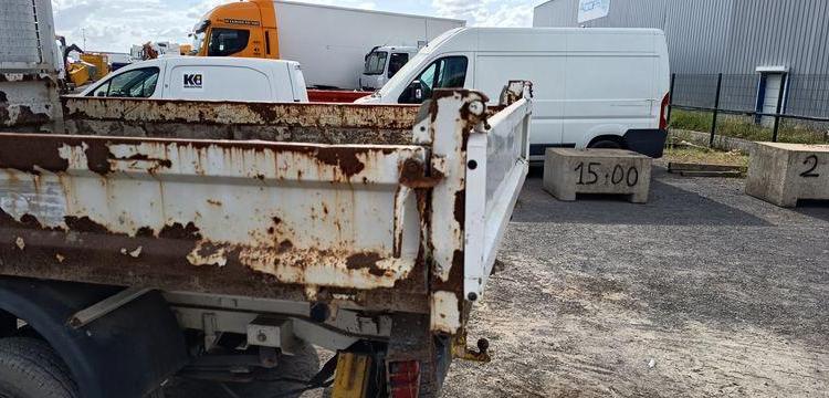 MERCEDES SPRINTER 2 2,2 D 143 CV BENNE AVEC COFFRE ACIER – DIESEL – 138102 KMS – AN 2017 BLANC EL-964-EJ