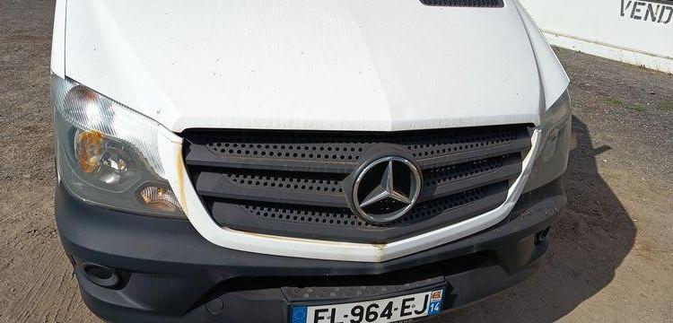 MERCEDES SPRINTER 2 2,2 D 143 CV BENNE AVEC COFFRE ACIER – DIESEL – 138102 KMS – AN 2017 BLANC EL-964-EJ