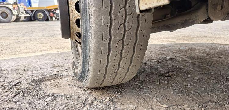 MERCEDES SPRINTER 2 2,2 D 143 CV BENNE AVEC COFFRE ACIER – DIESEL – 138102 KMS – AN 2017 BLANC EL-964-EJ