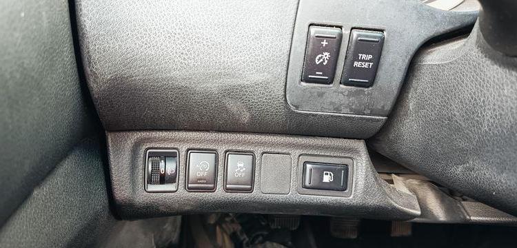 NISSAN NP 300 NAVARA (D23) 2.3 DCI 16V DOUBLE CABINE 4WD 190 CV – DIESEL – 105335 KMS BLANC EM-700-HP