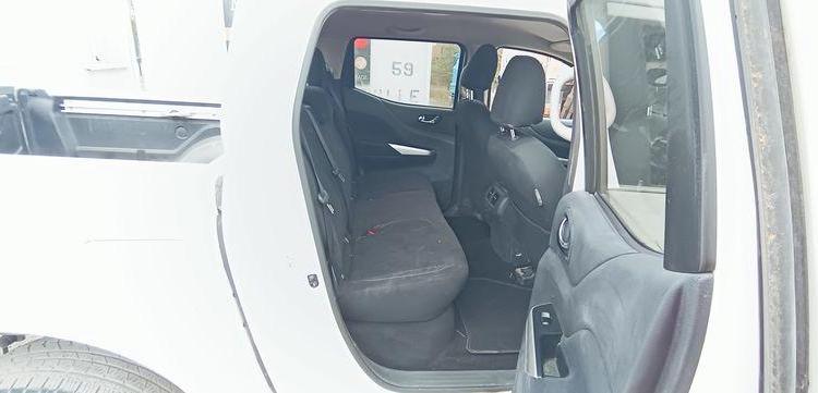 NISSAN NP 300 NAVARA (D23) 2.3 DCI 16V DOUBLE CABINE 4WD 190 CV – DIESEL – 105335 KMS BLANC EM-700-HP