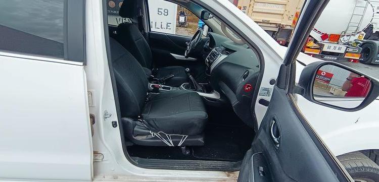 NISSAN NP 300 NAVARA (D23) 2.3 DCI 16V DOUBLE CABINE 4WD 190 CV – DIESEL – 105335 KMS BLANC EM-700-HP
