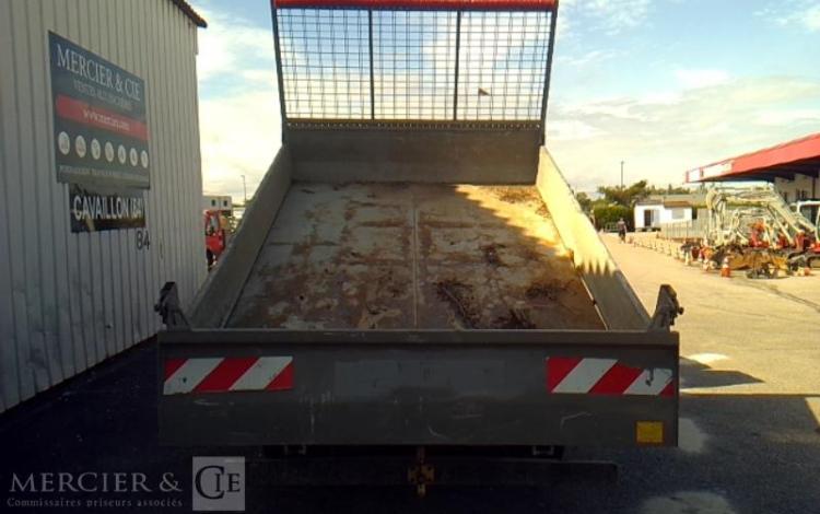 IVECO 35-120 BENNE SIMPLE CABINE COFFRE ROUGE EM-993-BP