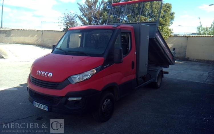 IVECO 35-120 BENNE SIMPLE CABINE COFFRE ROUGE EM-993-BP