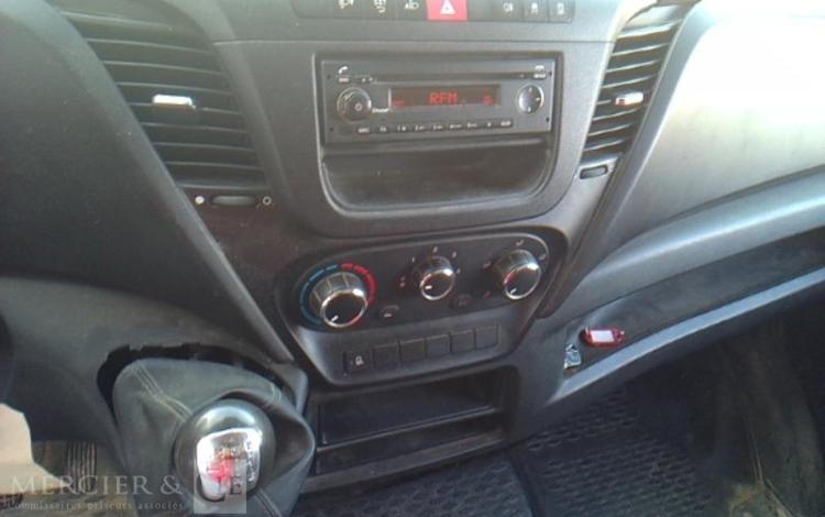 IVECO 35-120 BENNE SIMPLE CABINE COFFRE ROUGE EM-993-BP