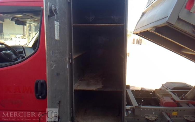 IVECO 35-120 BENNE SIMPLE CABINE COFFRE ROUGE EM-993-BP