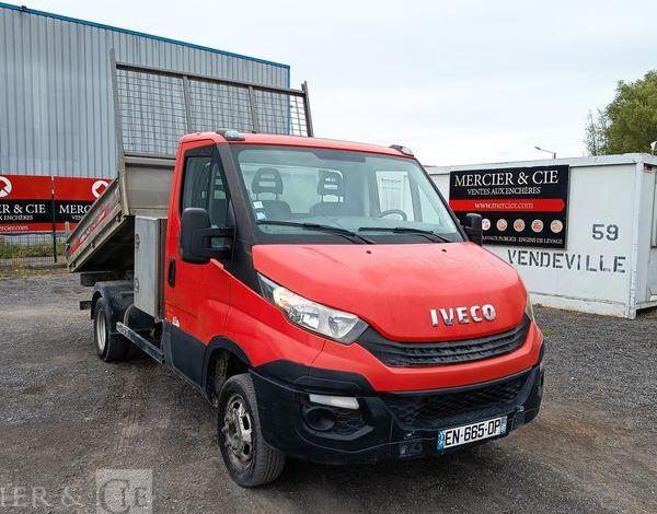IVECO DAILY 35C12 BENNE AVEC COFFRE ACIER DIESEL – 167204 KMS – ANNEE 2017 ROUGE EN-665-DP