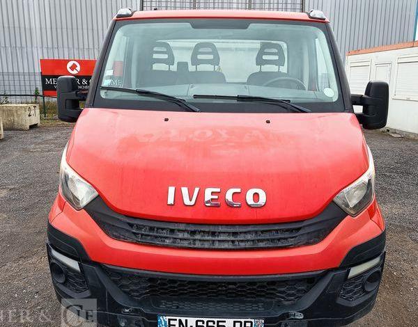 IVECO DAILY 35C12 BENNE AVEC COFFRE ACIER DIESEL – 167204 KMS – ANNEE 2017 ROUGE EN-665-DP