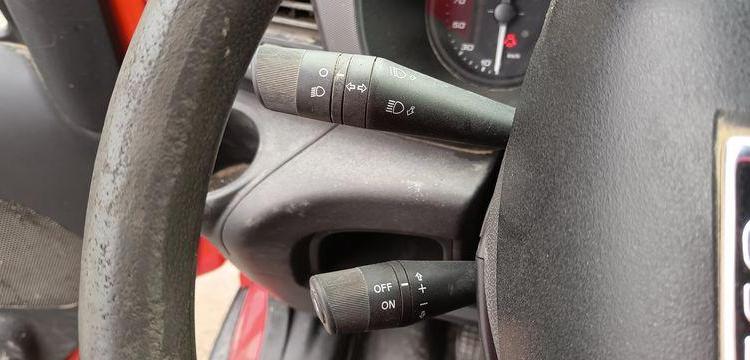IVECO DAILY 35C12 BENNE AVEC COFFRE ACIER DIESEL – 167204 KMS – ANNEE 2017 ROUGE EN-665-DP