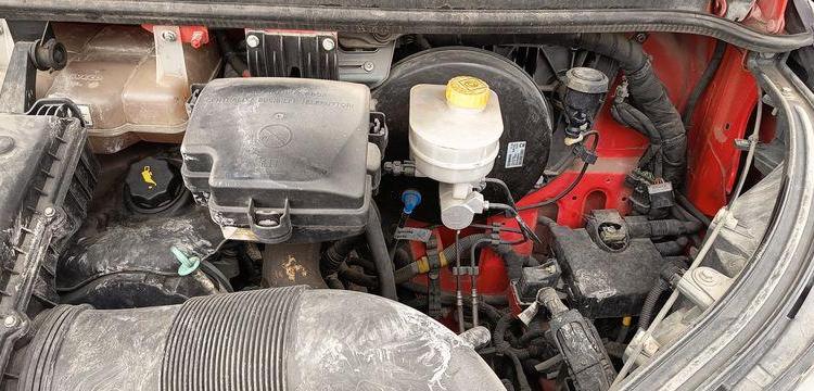 IVECO DAILY 35C12 BENNE AVEC COFFRE ACIER DIESEL – 167204 KMS – ANNEE 2017 ROUGE EN-665-DP