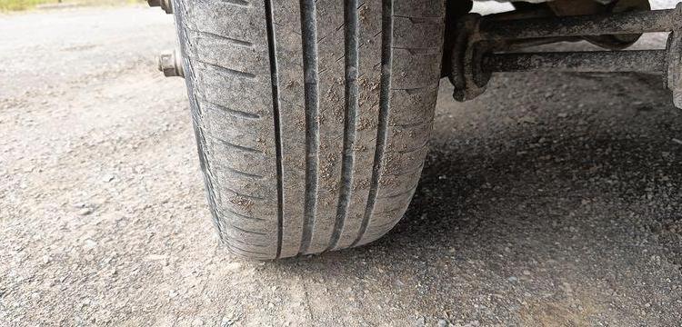 IVECO DAILY 35C12 BENNE AVEC COFFRE ACIER DIESEL – 167204 KMS – ANNEE 2017 ROUGE EN-665-DP