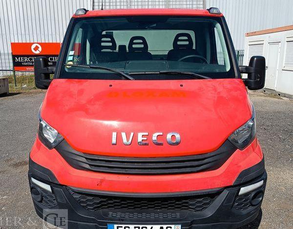 IVECO DAILY 35C12 BENNE AVEC COFFRE ACIER DIESEL – 164359 KMS – ANNEE 2017 ROUGE ES-764-AS