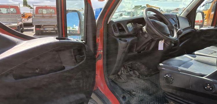 IVECO DAILY 35C12 BENNE AVEC COFFRE ACIER DIESEL – 164359 KMS – ANNEE 2017 ROUGE ES-764-AS
