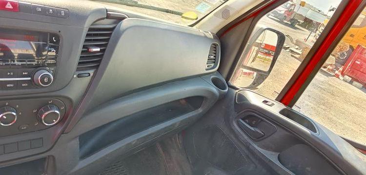 IVECO DAILY 35C12 BENNE AVEC COFFRE ACIER DIESEL – 164359 KMS – ANNEE 2017 ROUGE ES-764-AS