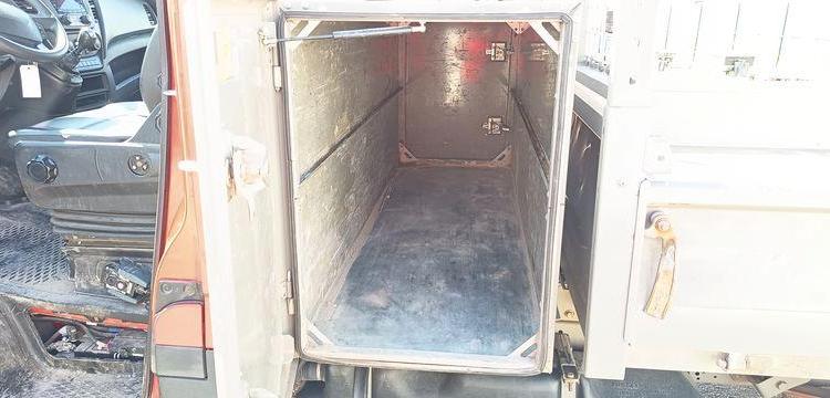 IVECO DAILY 35C12 BENNE AVEC COFFRE ACIER DIESEL – 164359 KMS – ANNEE 2017 ROUGE ES-764-AS