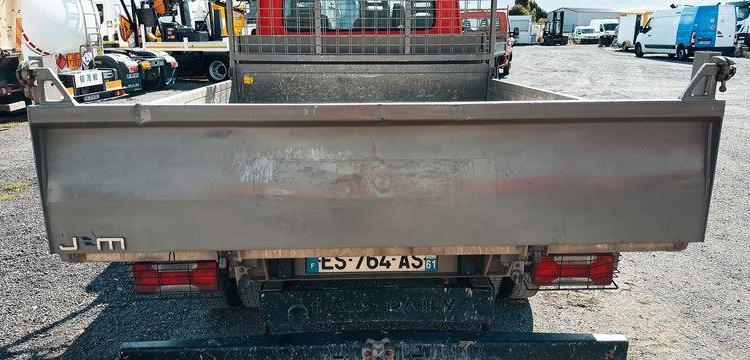 IVECO DAILY 35C12 BENNE AVEC COFFRE ACIER DIESEL – 164359 KMS – ANNEE 2017 ROUGE ES-764-AS
