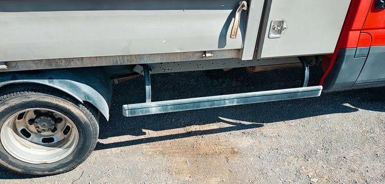 IVECO DAILY 35C12 BENNE AVEC COFFRE ACIER DIESEL – 164359 KMS – ANNEE 2017 ROUGE ES-764-AS