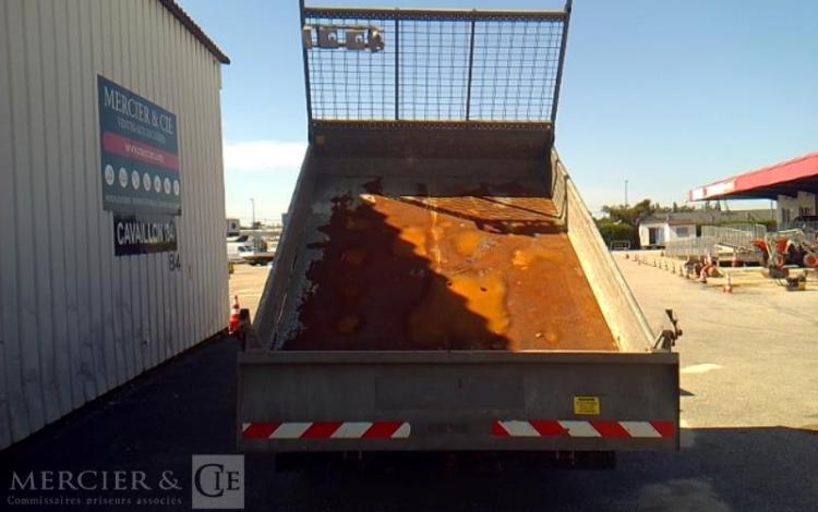 IVECO 35-120  BENNE SIMPLE CABINE COFFRE ROUGE EV-996-WZ