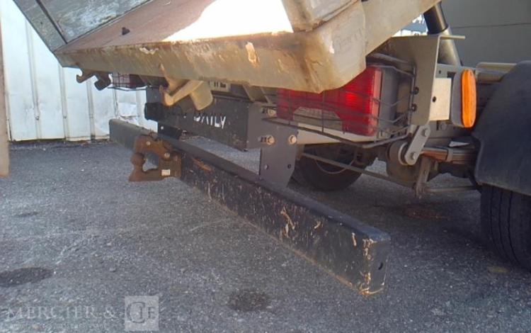 IVECO 35-120  BENNE SIMPLE CABINE COFFRE ROUGE EV-996-WZ