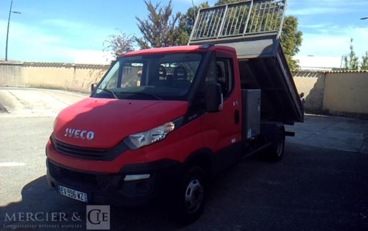 IVECO 35-120  BENNE SIMPLE CABINE COFFRE ROUGE EV-996-WZ