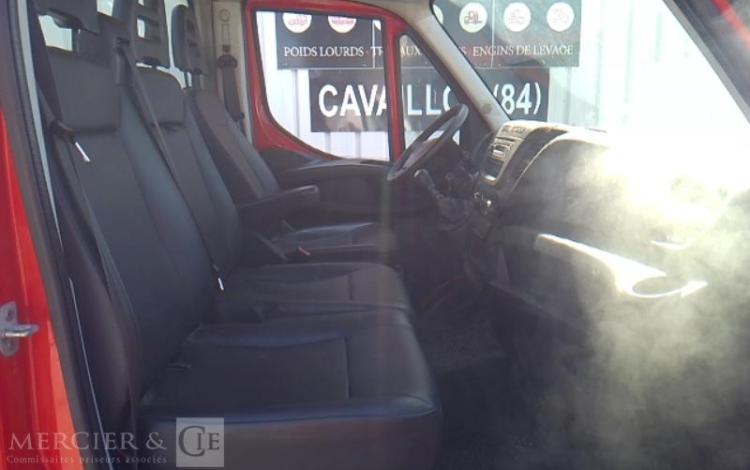 IVECO 35-120  BENNE SIMPLE CABINE COFFRE ROUGE EV-996-WZ