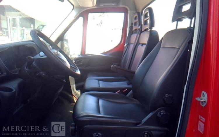 IVECO 35-120  BENNE SIMPLE CABINE COFFRE ROUGE EV-996-WZ