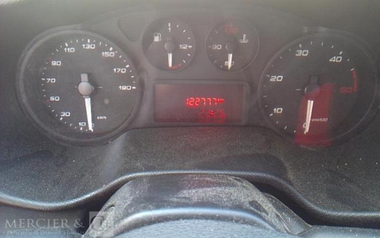 IVECO 35-120  BENNE SIMPLE CABINE COFFRE ROUGE EV-996-WZ