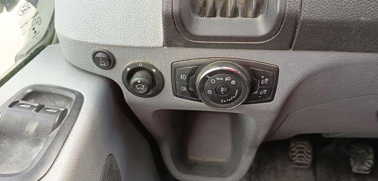 FORD TRANSIT DOUBLE CABINE AVEC BENNE DIESEL – 67628 KMS – ANNEE 2018 BLANC EX-793-MB