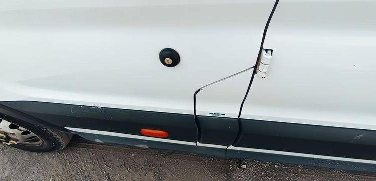 FORD TRANSIT DOUBLE CABINE AVEC BENNE DIESEL – 67628 KMS – ANNEE 2018 BLANC EX-793-MB