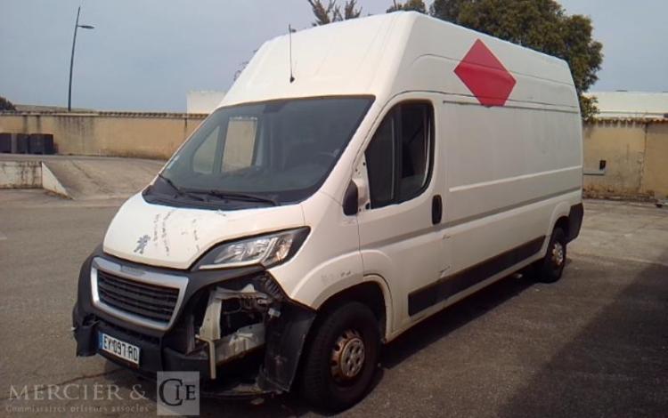 PEUGEOT BOXER 
FOURGON 335 2.0 HDI 130 L3H3 BLANC EY-097-RD