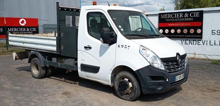 RENAULT MASTER 3 2,3 DCI 130 CV BENNE AVEC COFFRE ACIER DIESEL – 120360 KMS – ANNEE 2018 BLANC EZ-670-TT