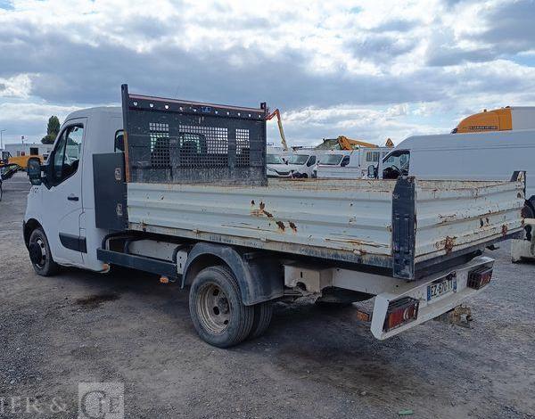 RENAULT MASTER 3 2,3 DCI 130 CV BENNE AVEC COFFRE ACIER DIESEL – 120360 KMS – ANNEE 2018 BLANC EZ-670-TT