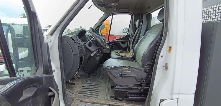 RENAULT MASTER 3 2,3 DCI 130 CV BENNE AVEC COFFRE ACIER DIESEL – 120360 KMS – ANNEE 2018 BLANC EZ-670-TT