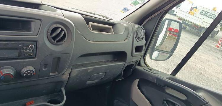 RENAULT MASTER 3 2,3 DCI 130 CV BENNE AVEC COFFRE ACIER DIESEL – 120360 KMS – ANNEE 2018 BLANC EZ-670-TT