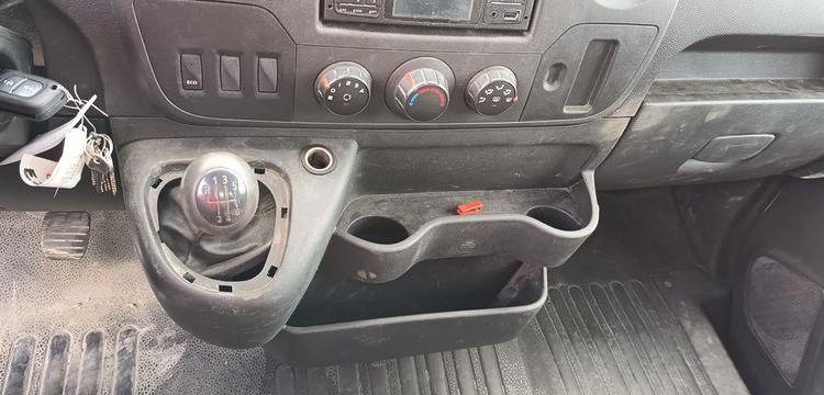 RENAULT MASTER 3 2,3 DCI 130 CV BENNE AVEC COFFRE ACIER DIESEL – 120360 KMS – ANNEE 2018 BLANC EZ-670-TT